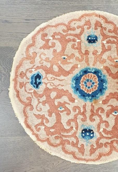 Chinese meditation rounded rug with symbols in Blue