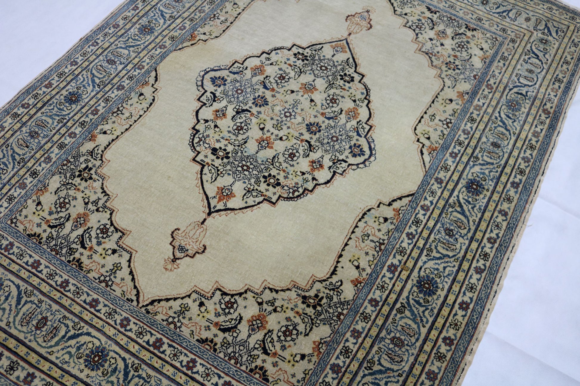 Wonderful Old Antique Haj-Jalili Tabriiz rug - Hakiemie Rug Gallery