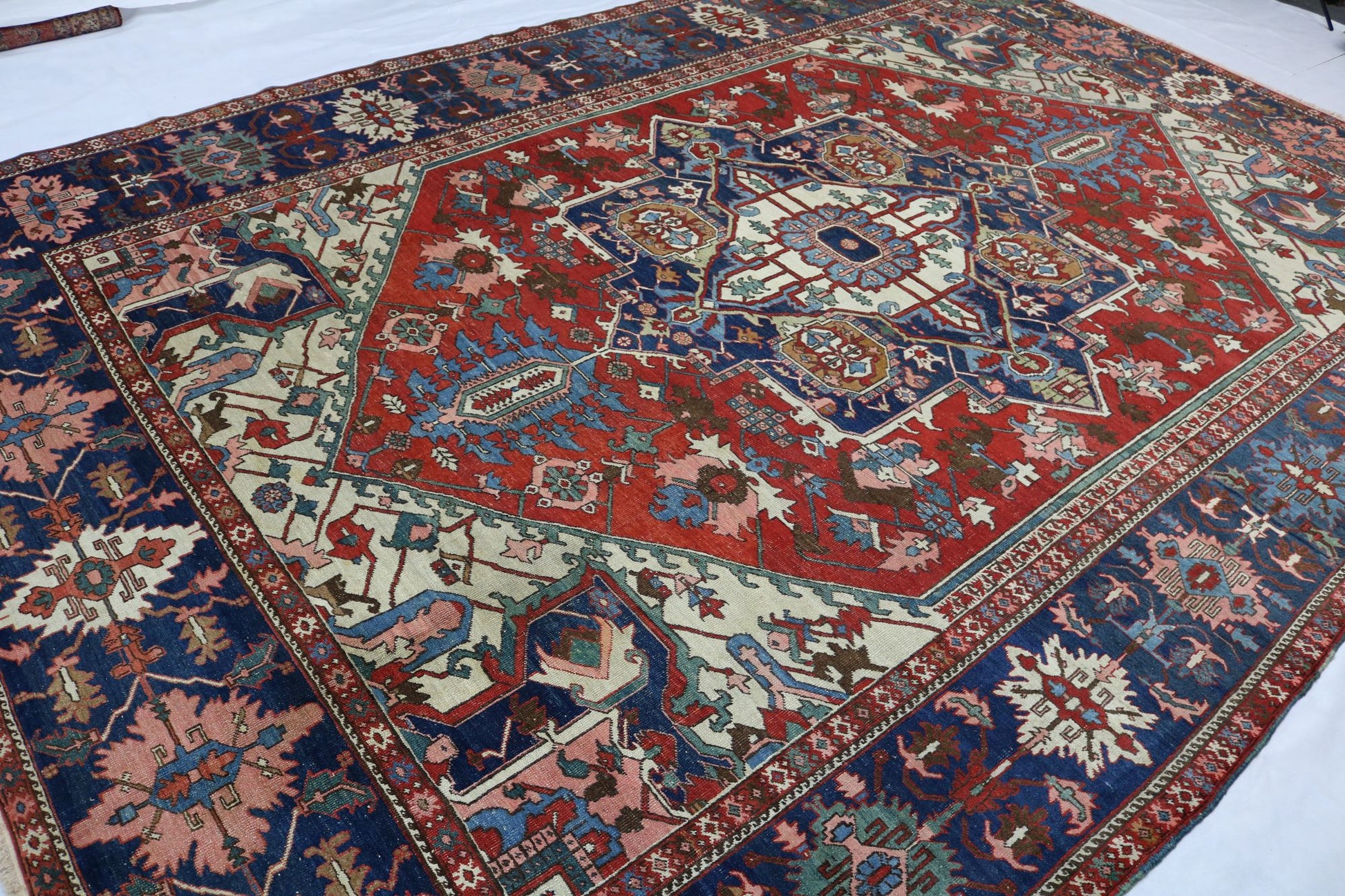 Antique Persian  Heriz Serapi Carpet - Hakiemie Rug Gallery