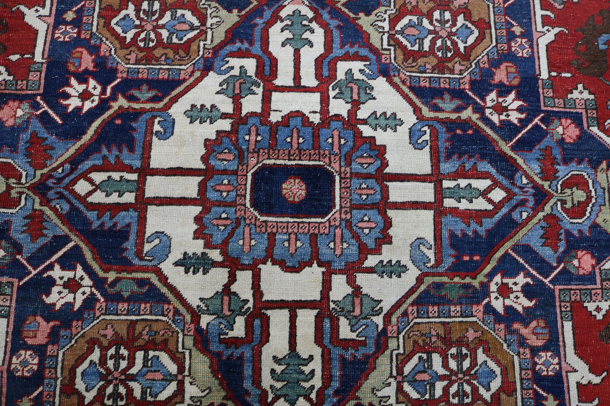 Antique Persian  Heriz Serapi Carpet - Hakiemie Rug Gallery
