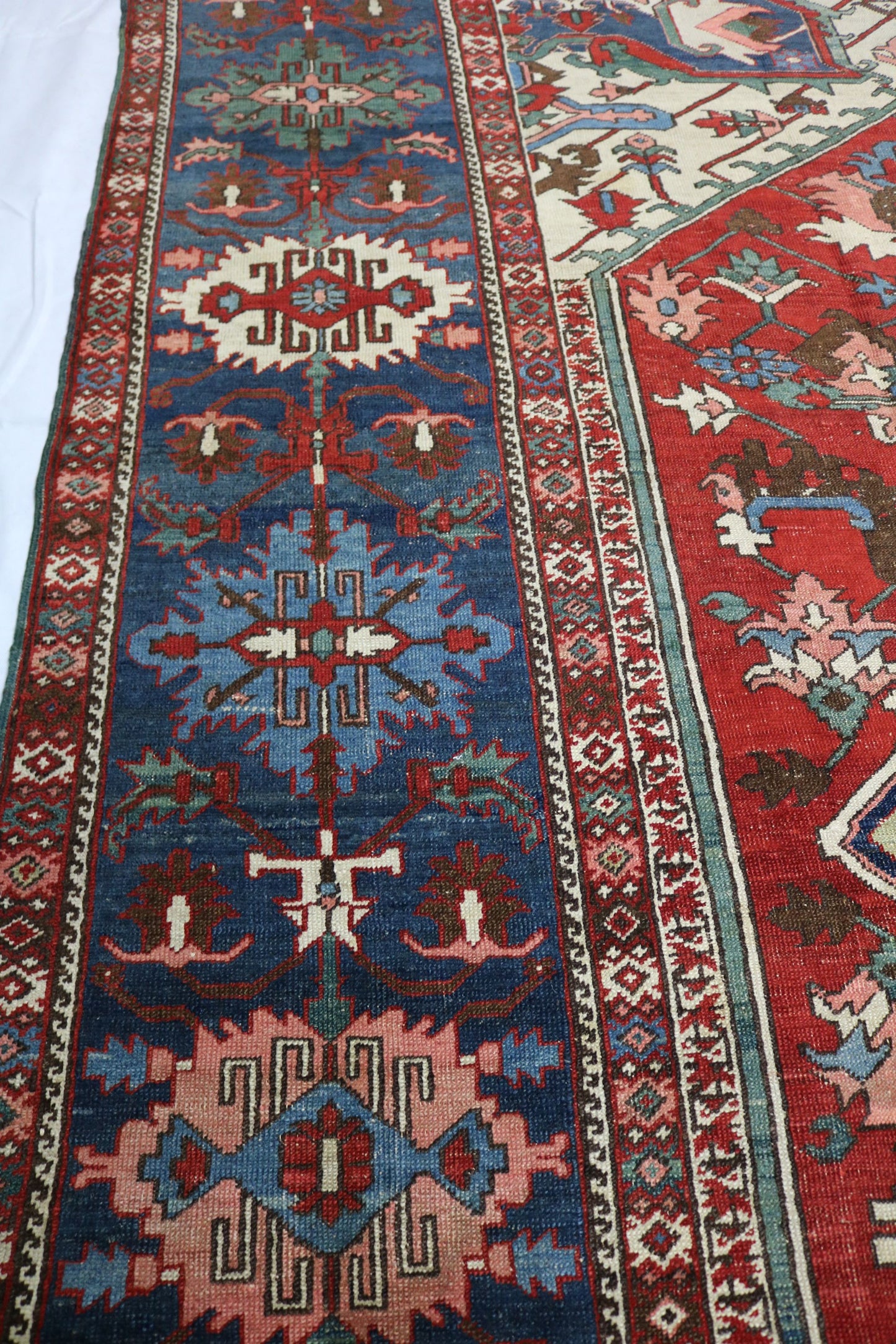 Antique Persian  Heriz Serapi Carpet - Hakiemie Rug Gallery