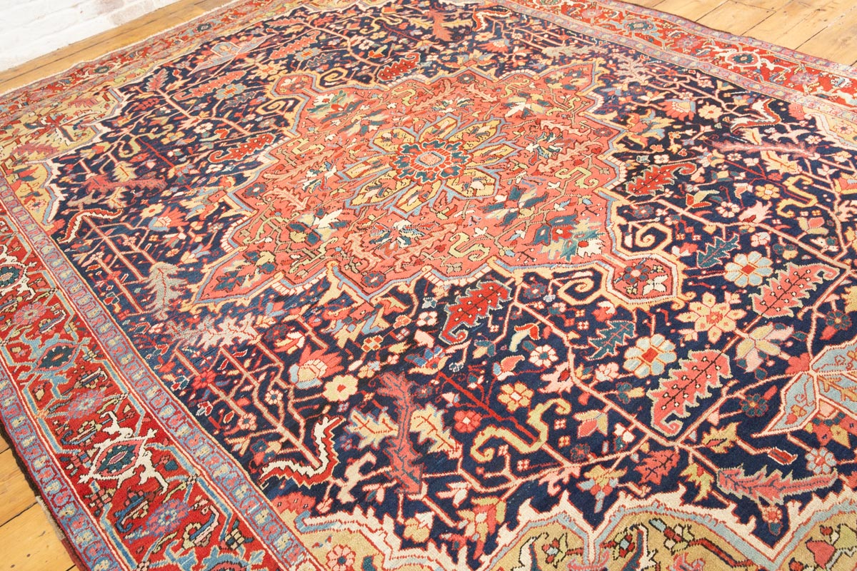 Amazing Persian Heriz Serapi carpet - Hakiemie Rug Gallery