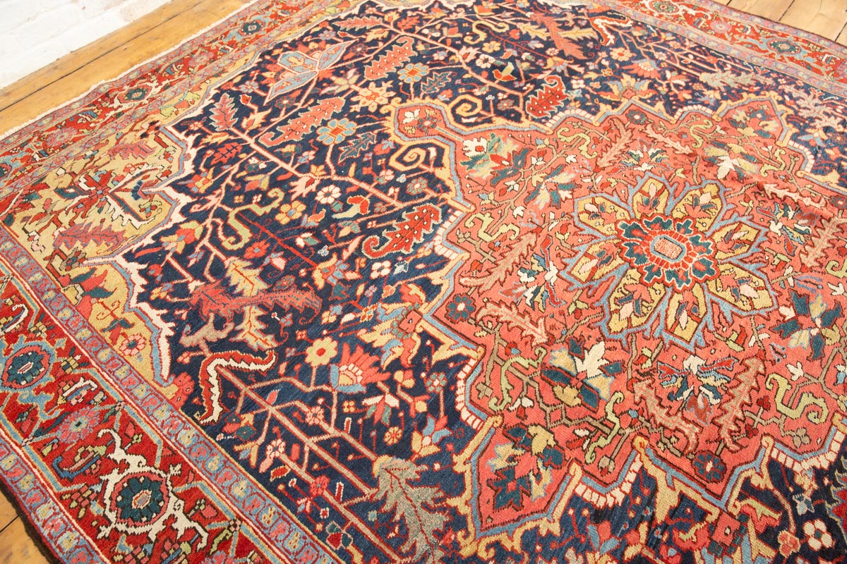 Amazing Persian Heriz Serapi carpet - Hakiemie Rug Gallery