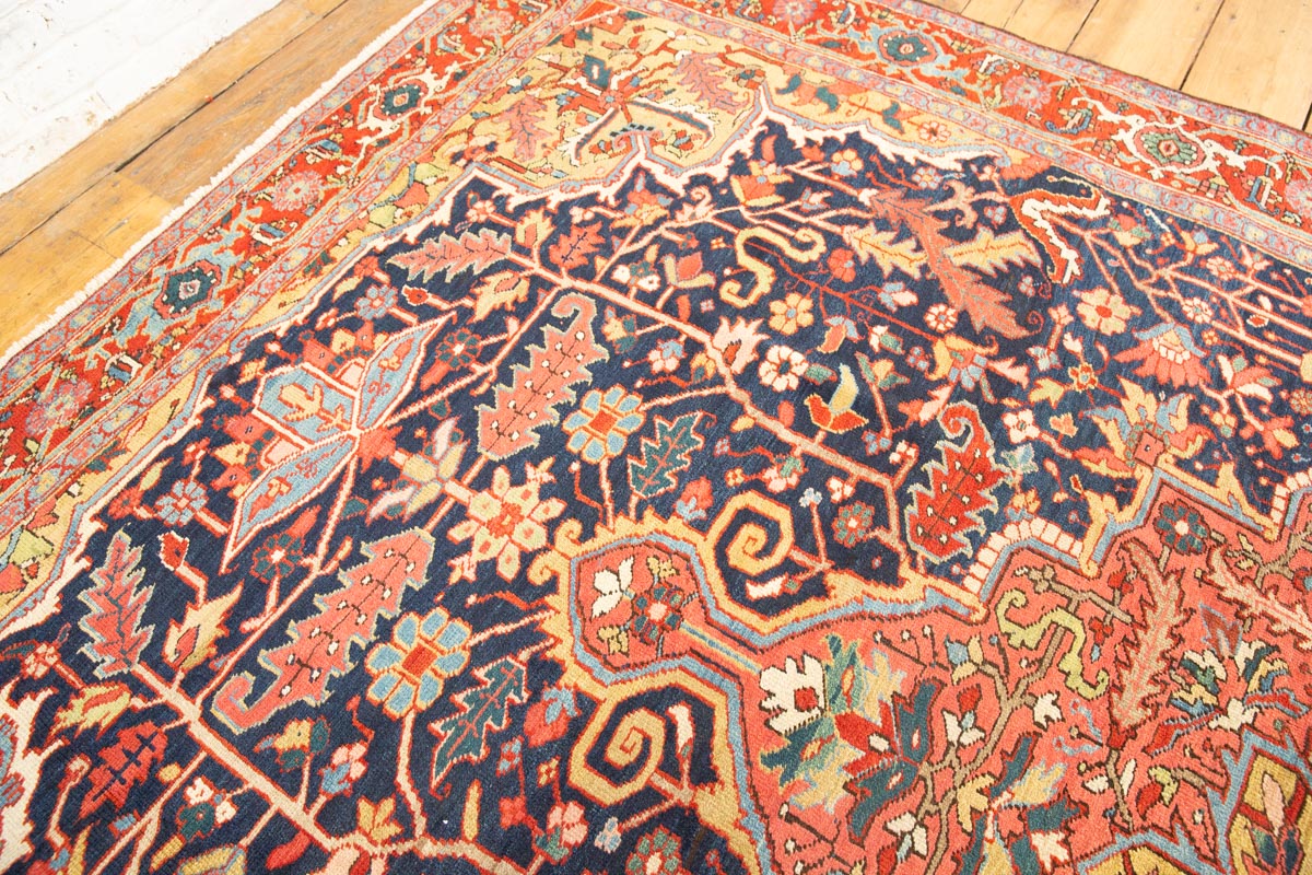 Amazing Persian Heriz Serapi carpet - Hakiemie Rug Gallery