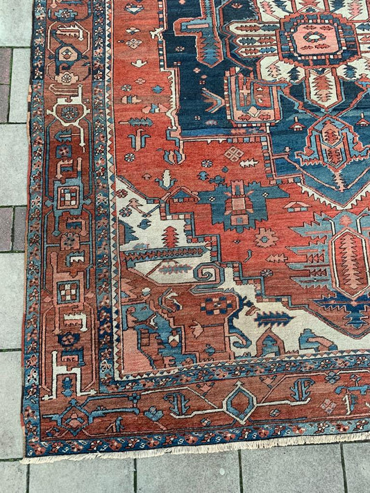 Amazing Persian Heriz Serapi carpet - Hakiemie Rug Gallery