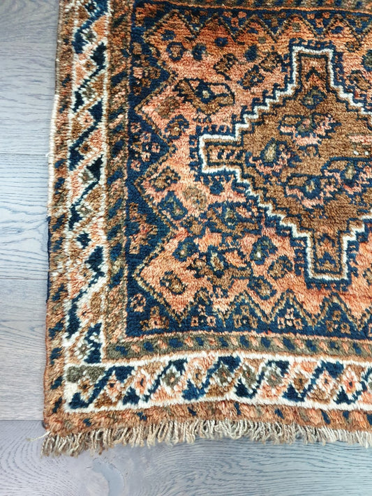 Antique Persian Shiraz rug - Hakiemie Rug Gallery