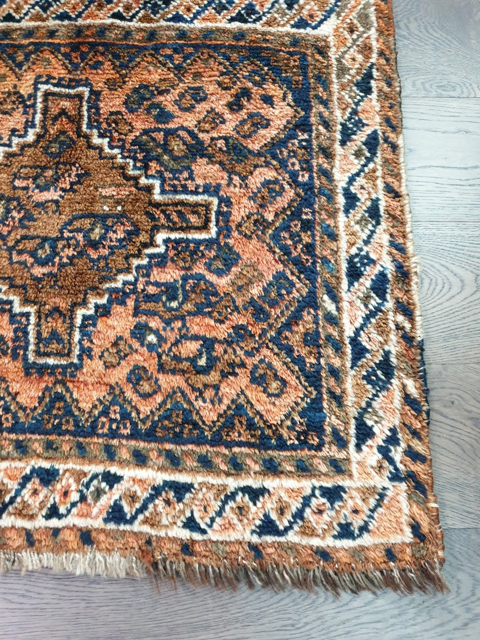 Antique Persian Shiraz rug - Hakiemie Rug Gallery