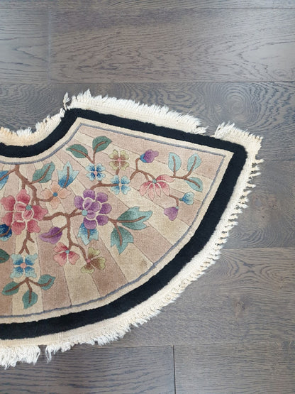 Wonderful vintage Chinese rug - Hakiemie Rug Gallery