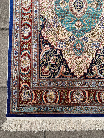 Amazing vintage Handmade Turkish Hereke silk rug - Hakiemie Rug Gallery