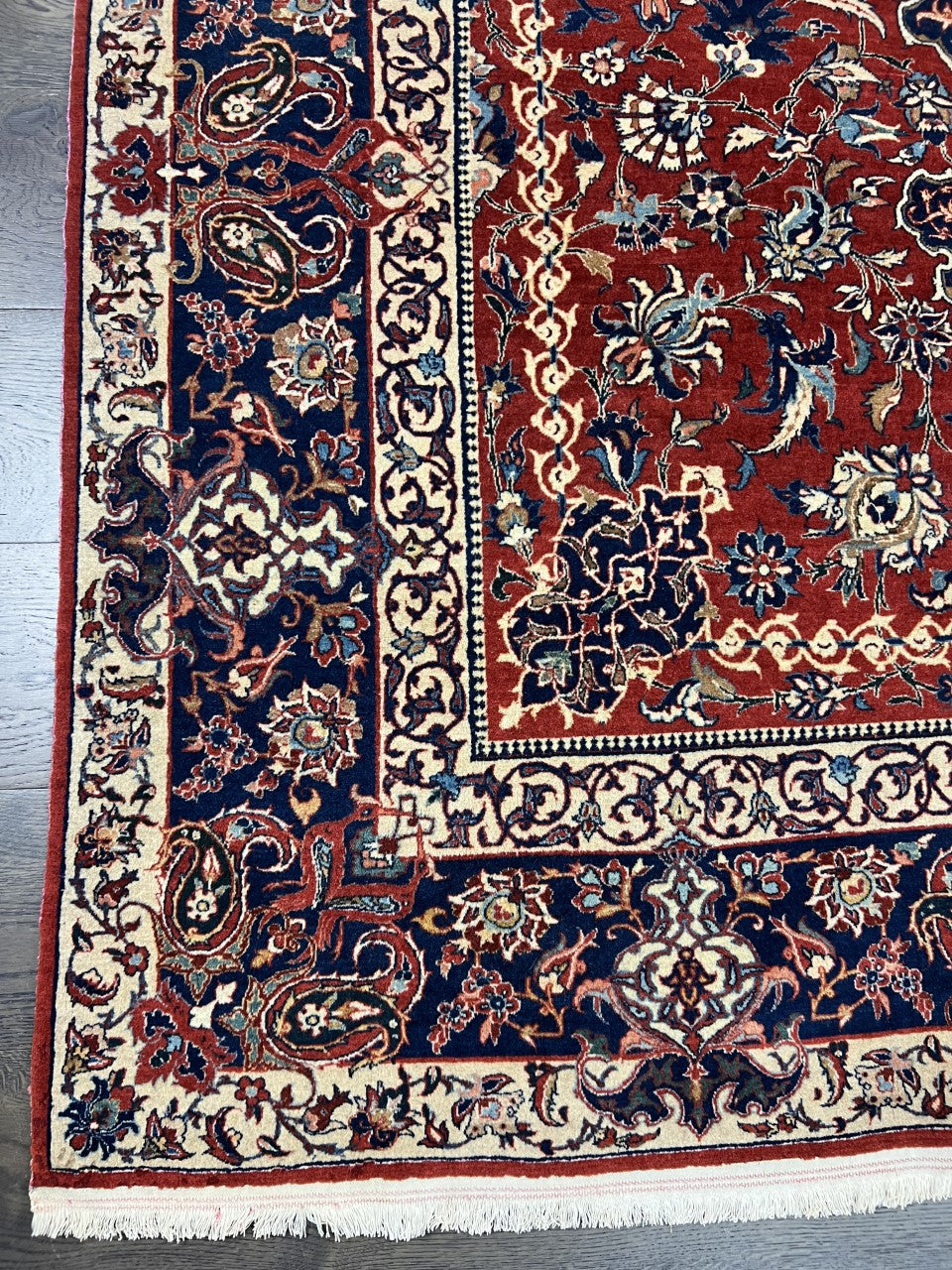 Beautiful old antique handmade decorative Iisfahan rug - Hakiemie Rug Gallery