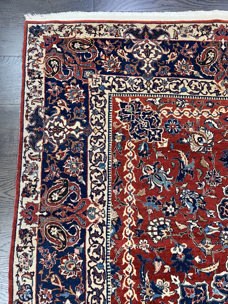 Beautiful old antique handmade decorative Iisfahan rug - Hakiemie Rug Gallery