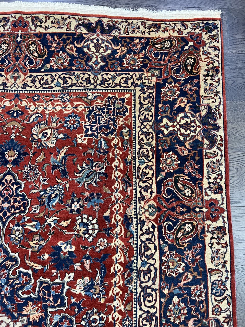 Beautiful old antique handmade decorative Iisfahan rug - Hakiemie Rug Gallery