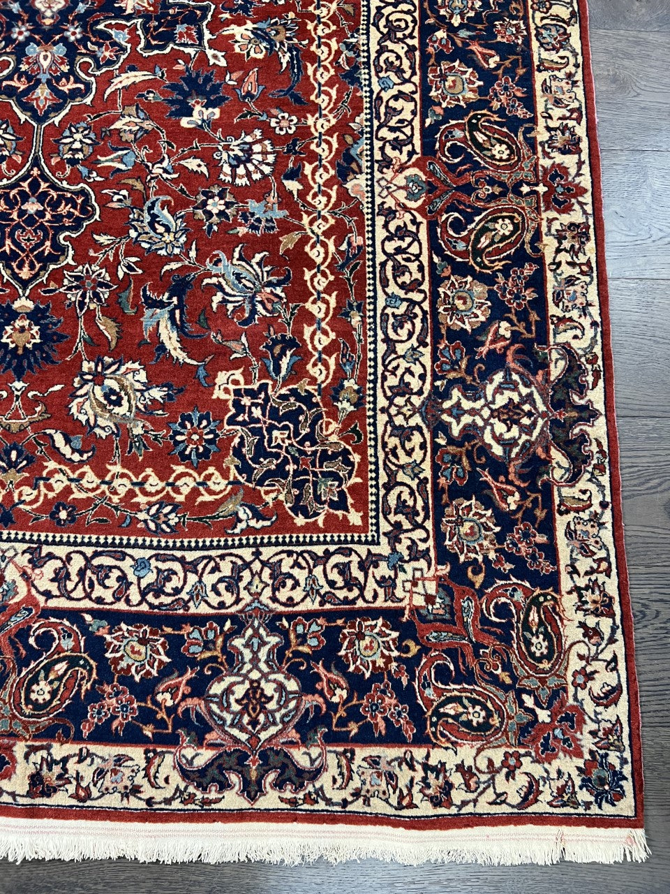 Beautiful old antique handmade decorative Iisfahan rug - Hakiemie Rug Gallery