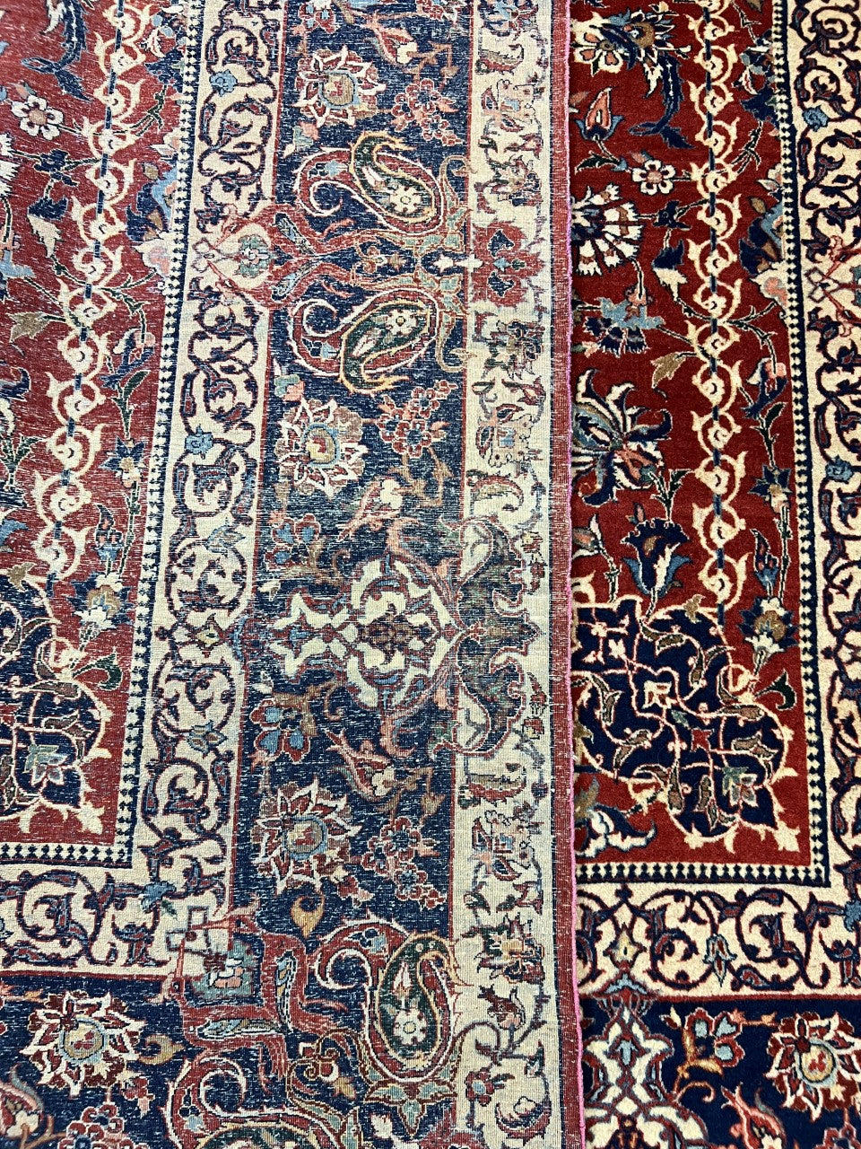 Beautiful old antique handmade decorative Iisfahan rug - Hakiemie Rug Gallery