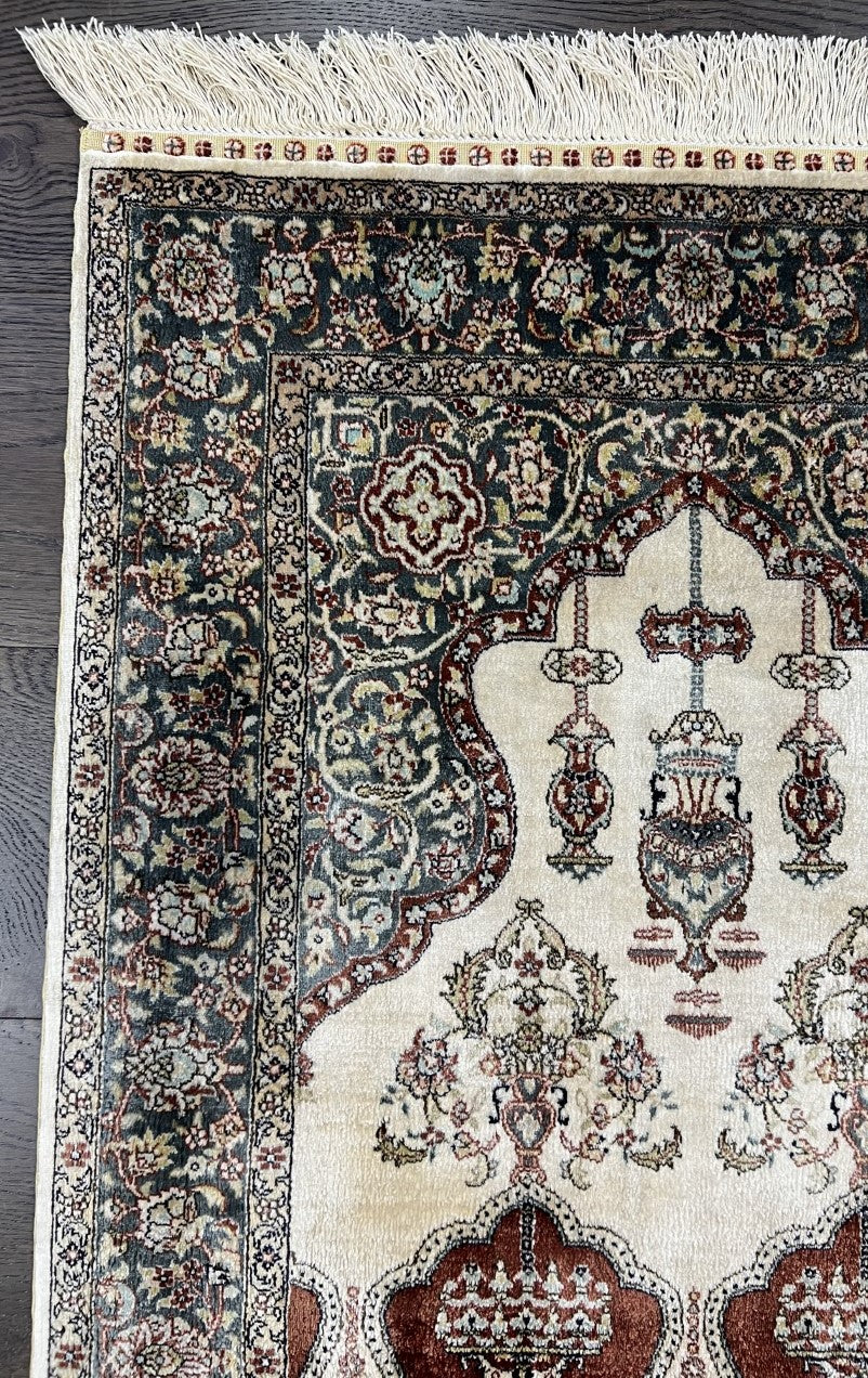 Beatiful vintage Handmade Turkish Hereke design silk rug - Hakiemie Rug Gallery