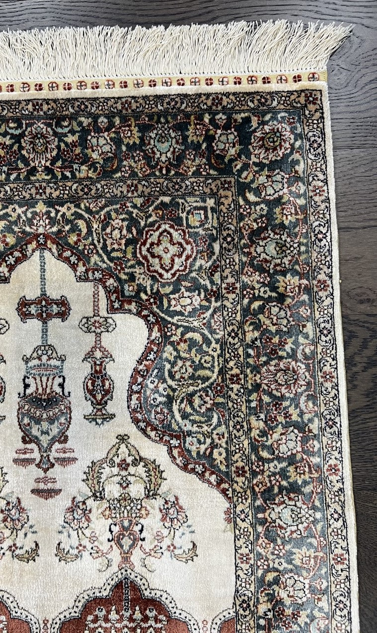 Beatiful vintage Handmade Turkish Hereke design silk rug - Hakiemie Rug Gallery