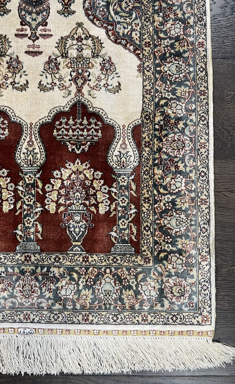 Beatiful vintage Handmade Turkish Hereke design silk rug - Hakiemie Rug Gallery