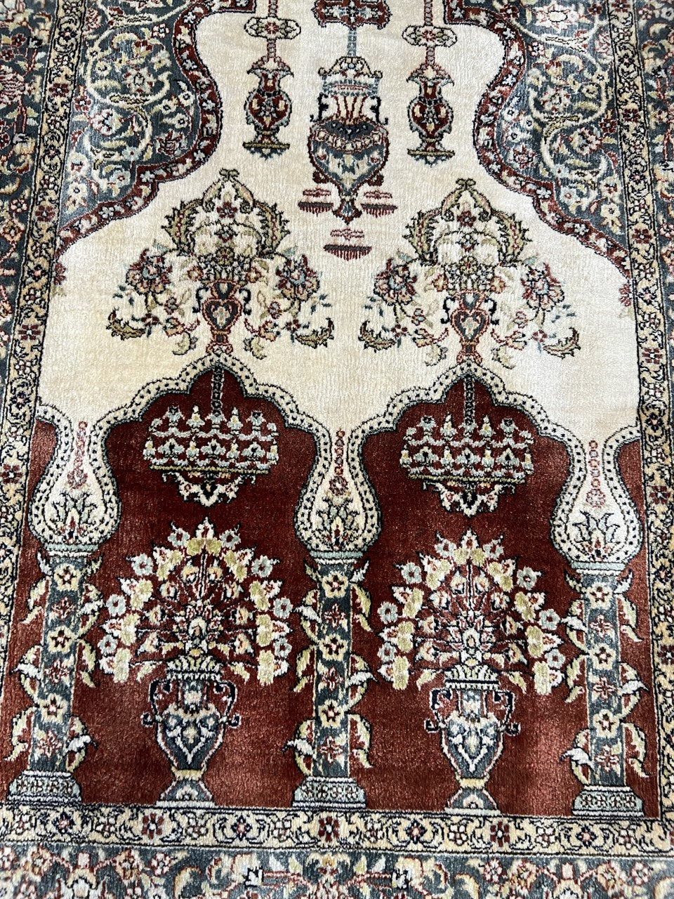 Beatiful vintage Handmade Turkish Hereke design silk rug - Hakiemie Rug Gallery