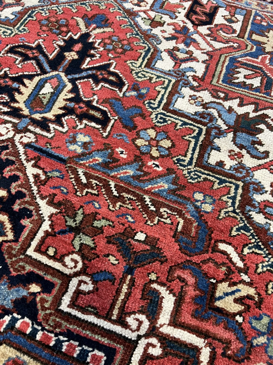 Amazing old antique handmade decorative Heriz rug - Hakiemie Rug Gallery