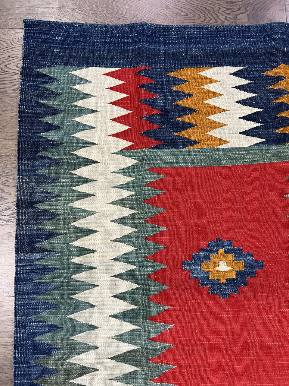 Beautiful New Qasqhai Kilim Sofra - Hakiemie Rug Gallery