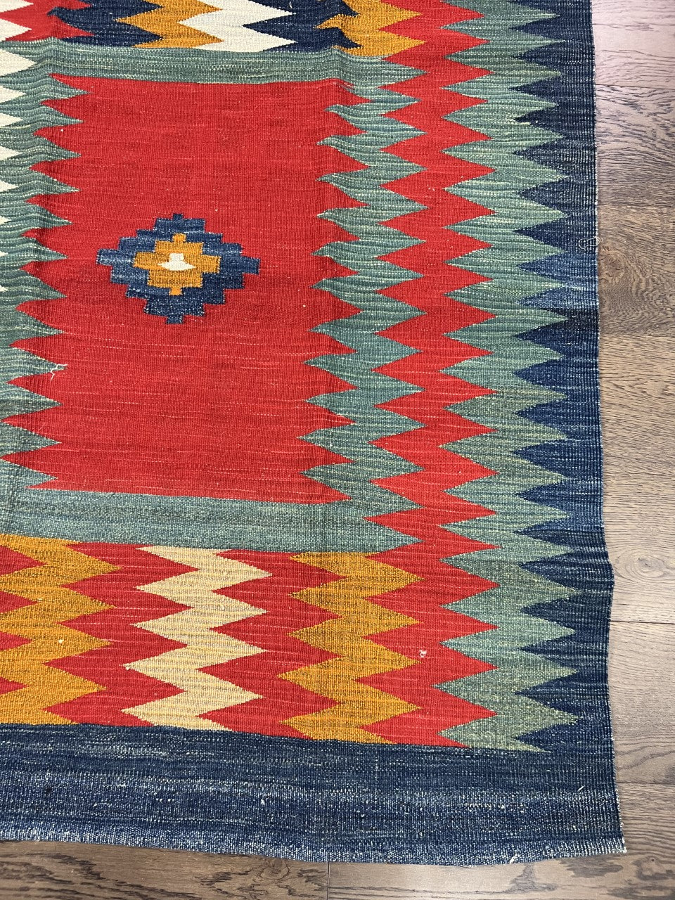 Beautiful New Qasqhai Kilim Sofra - Hakiemie Rug Gallery