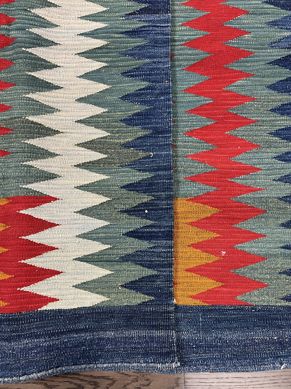 Beautiful New Qasqhai Kilim Sofra - Hakiemie Rug Gallery