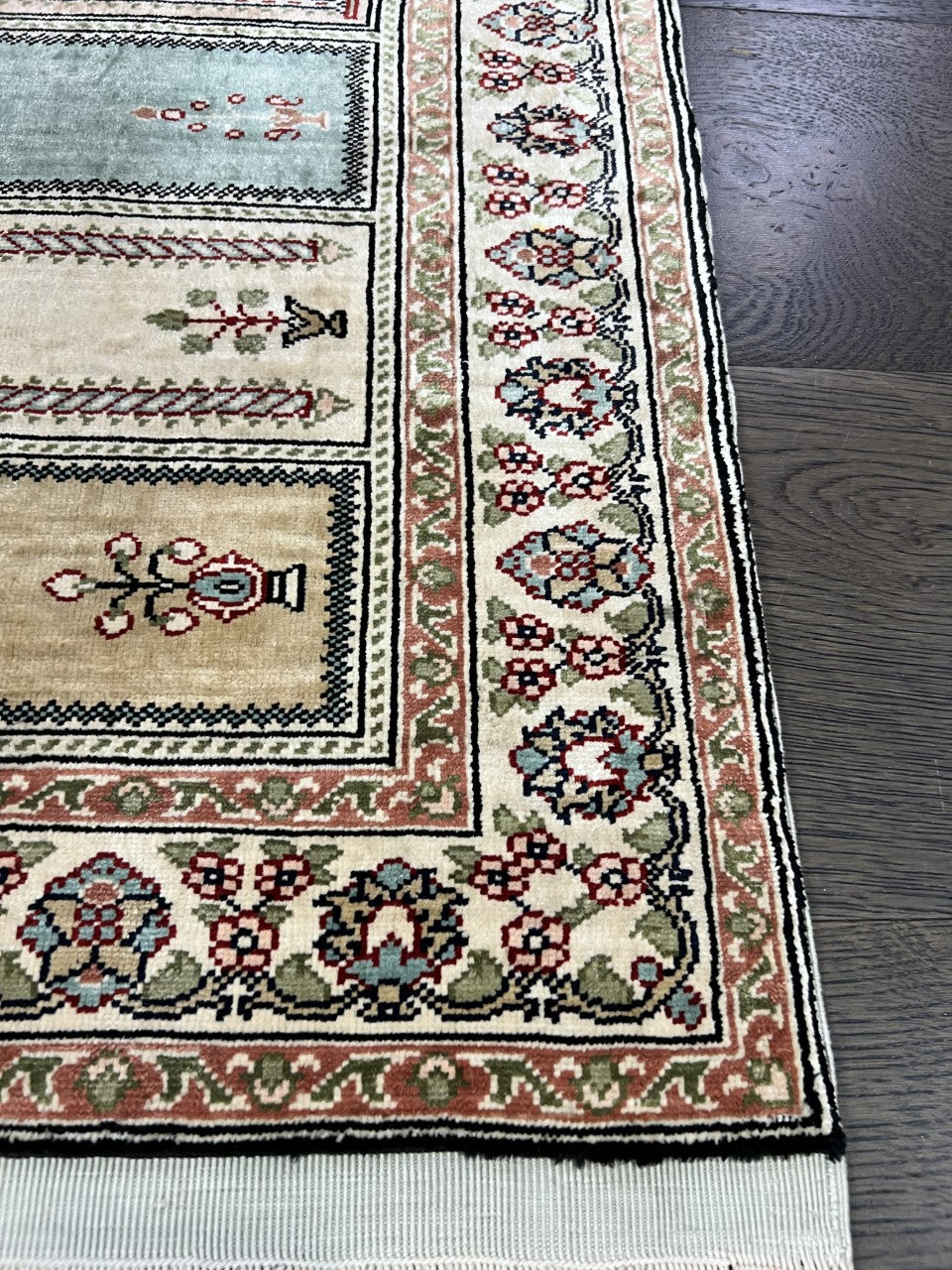 Wonderful vintage Turkish Silk Rug - Hakiemie Rug Gallery