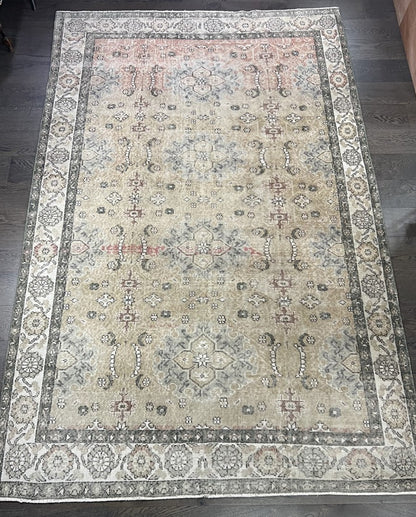 Wonderful vintage Handmade Turkish Rug - Hakiemie Rug Gallery