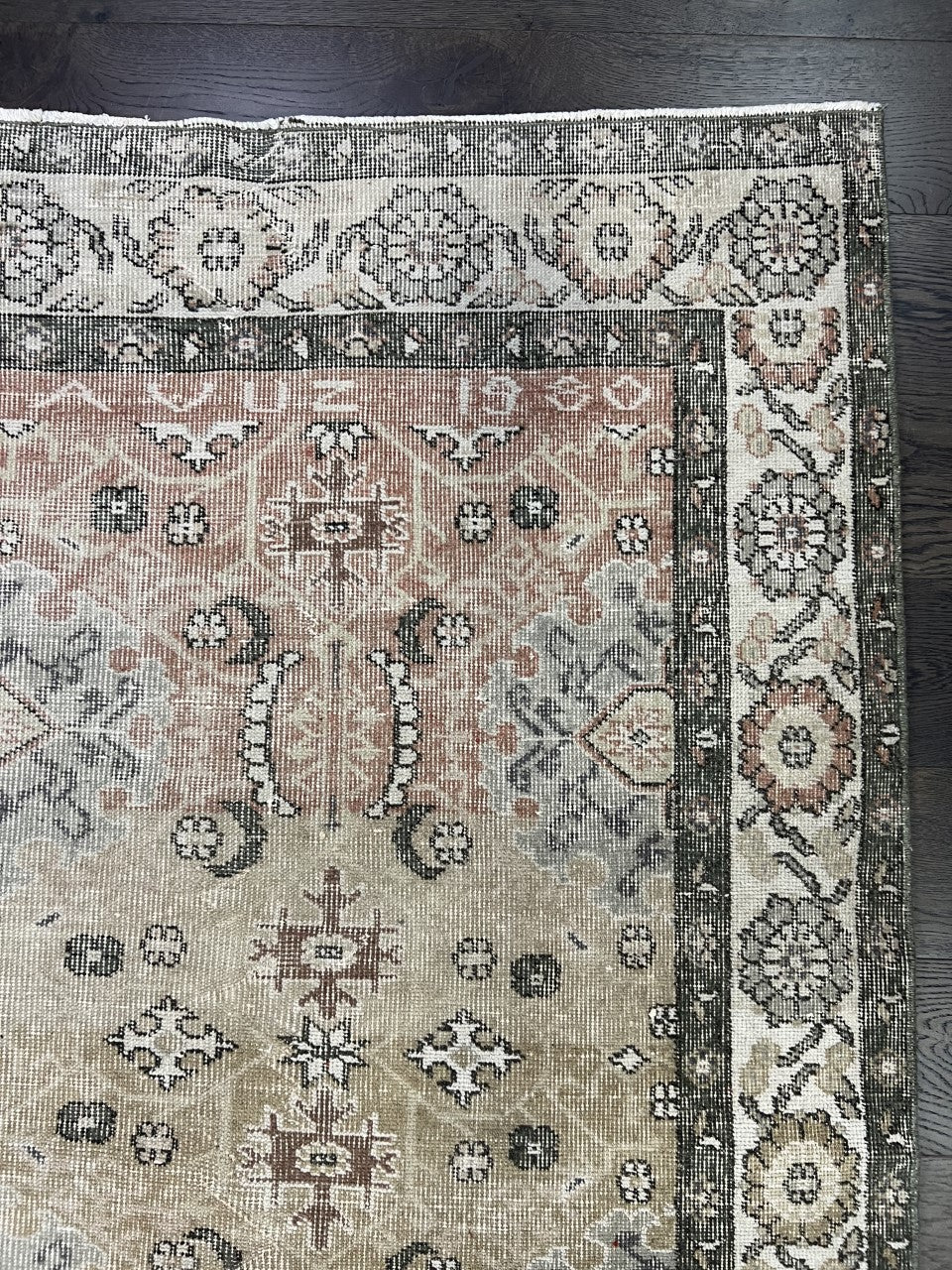 Wonderful vintage Handmade Turkish Rug - Hakiemie Rug Gallery