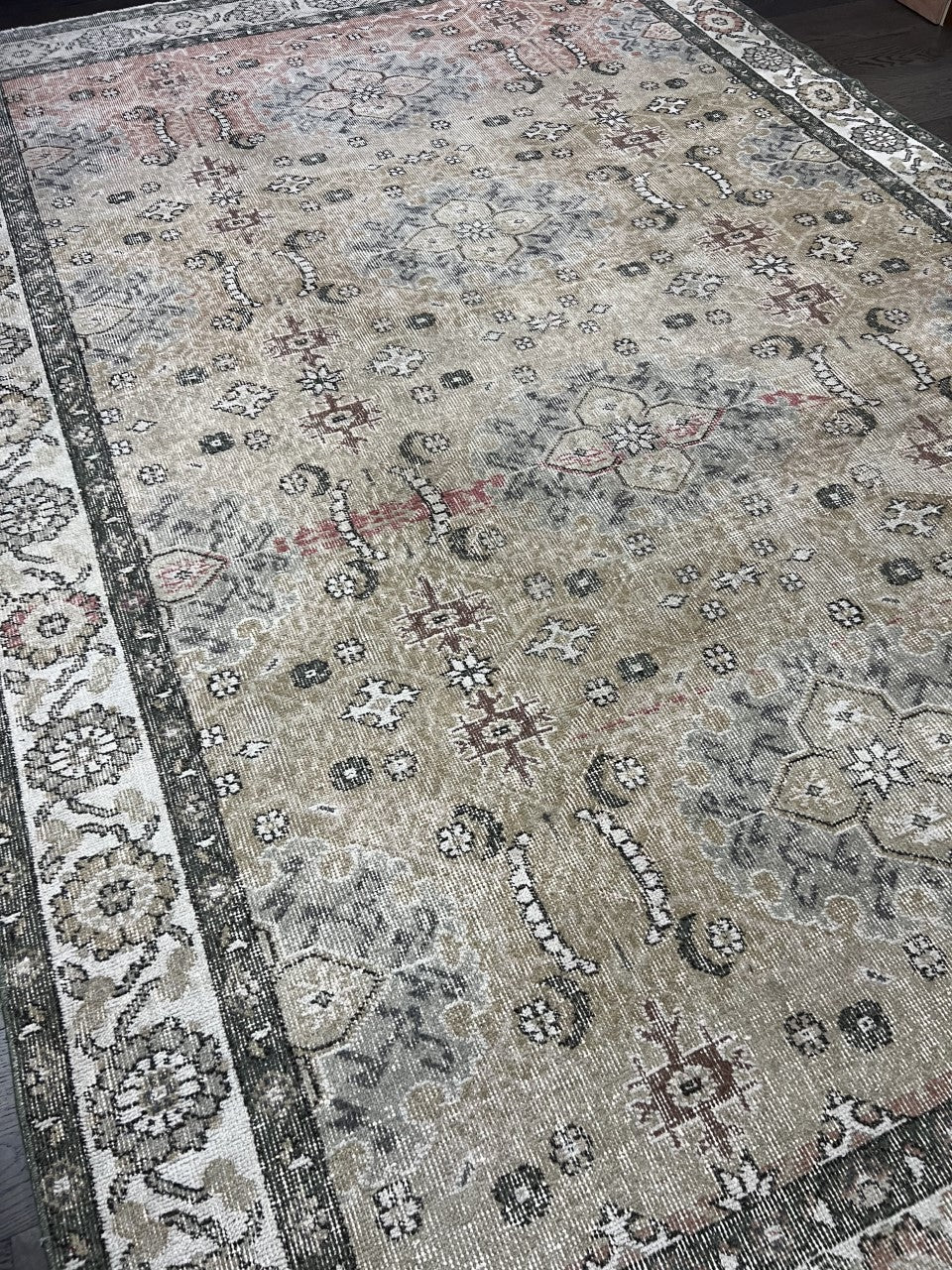 Wonderful vintage Handmade Turkish Rug - Hakiemie Rug Gallery