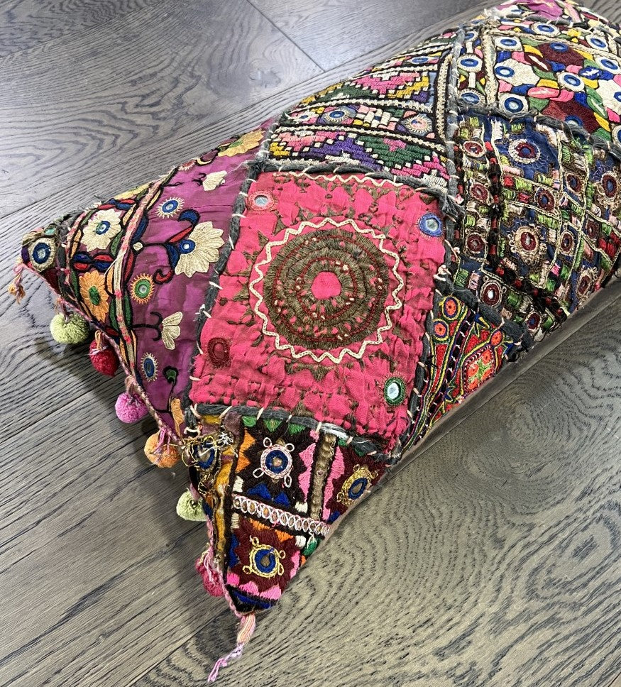 Wonderful vintage Indian cushion - Hakiemie Rug Gallery