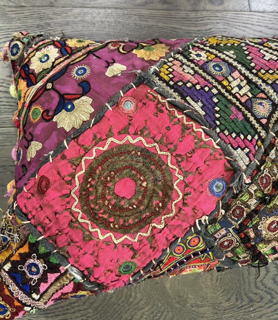 Wonderful vintage Indian cushion - Hakiemie Rug Gallery