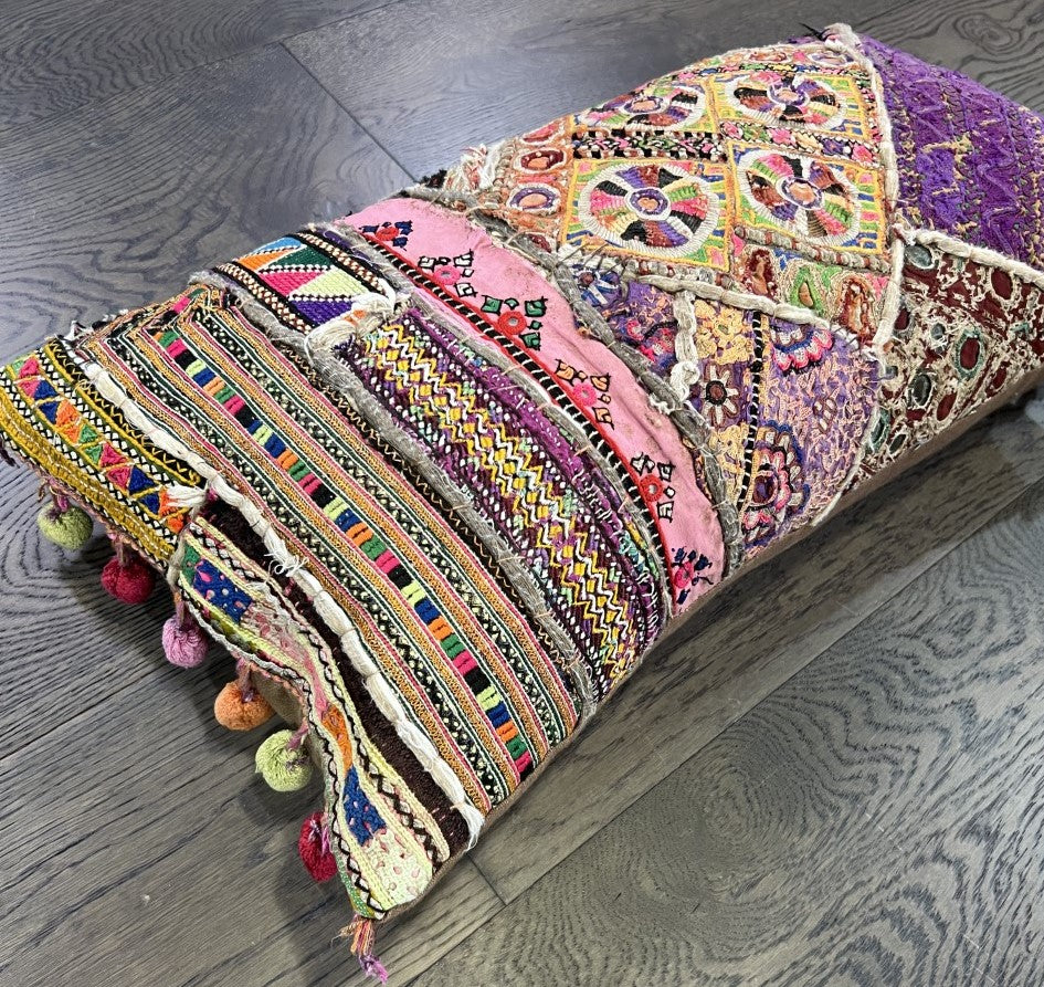 Beautiful vintage Indian cushion - Hakiemie Rug Gallery