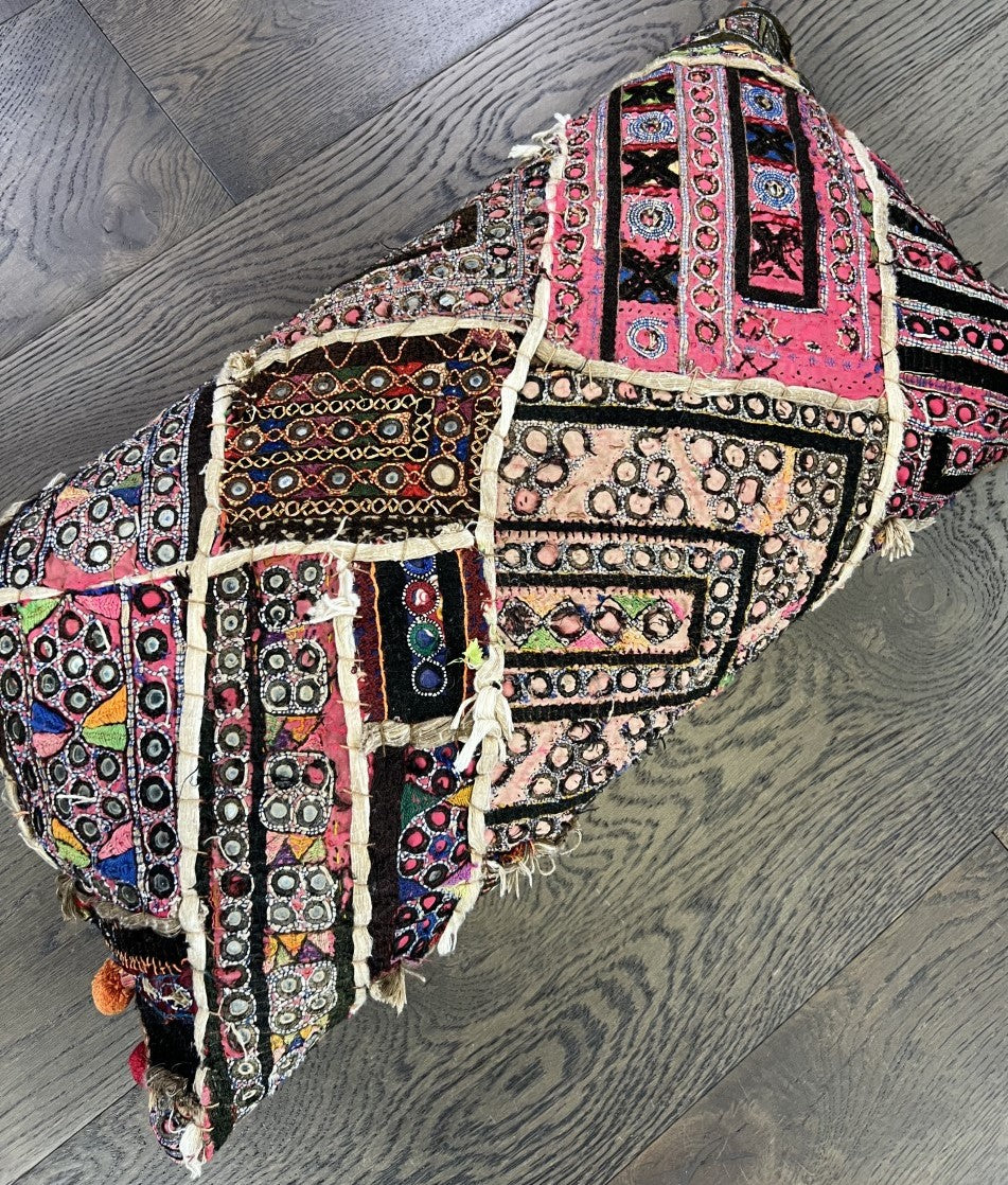 Amazing vintage Indian cushion - Hakiemie Rug Gallery