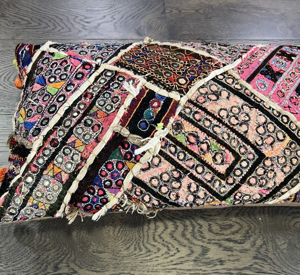 Amazing vintage Indian cushion - Hakiemie Rug Gallery