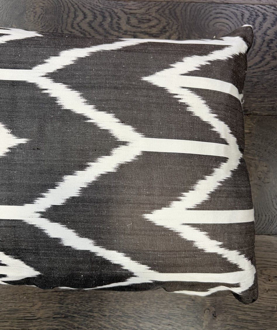 Stunning new Handmade Uzbek Ikat Silk cushion - Hakiemie Rug Gallery