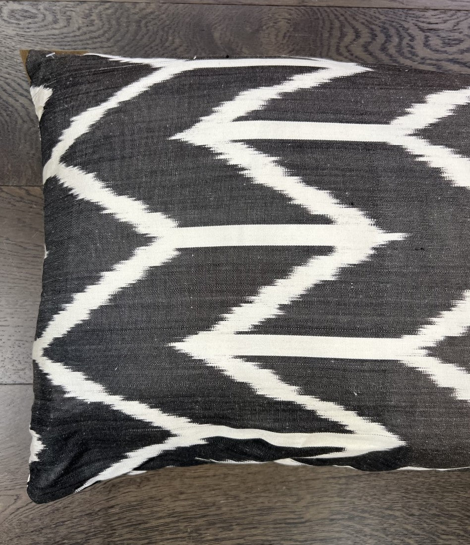 Stunning new Handmade Uzbek Ikat Silk cushion - Hakiemie Rug Gallery