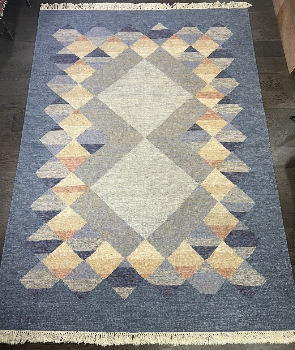 Wonderful Swedish Kilim decorative rug - Hakiemie Rug Gallery