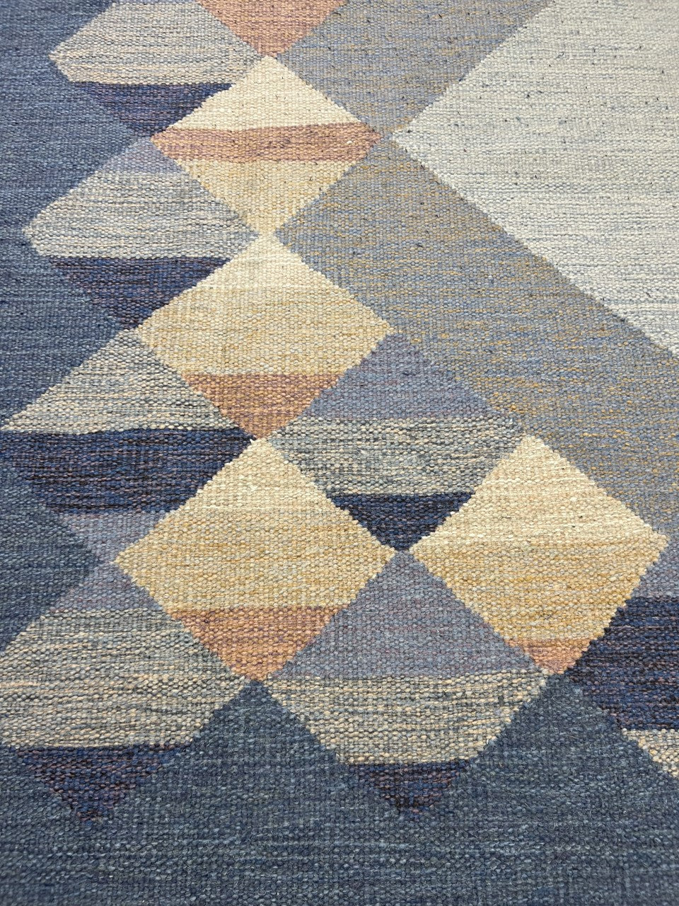 Wonderful Swedish Kilim decorative rug - Hakiemie Rug Gallery