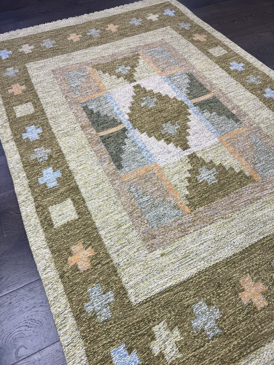 Wonderful Swedish Kilim decorative rug - Hakiemie Rug Gallery