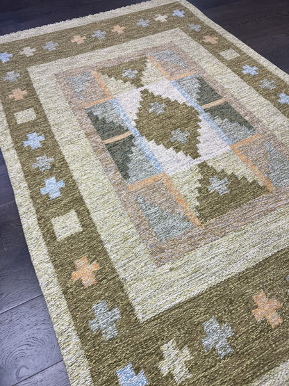 Wonderful Swedish Kilim decorative rug - Hakiemie Rug Gallery