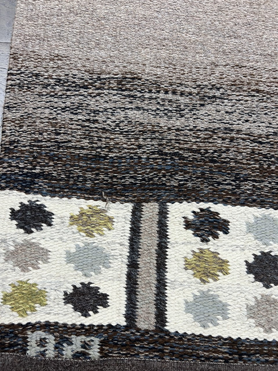 Beautiful Swedish Kilim decorative rug - Hakiemie Rug Gallery