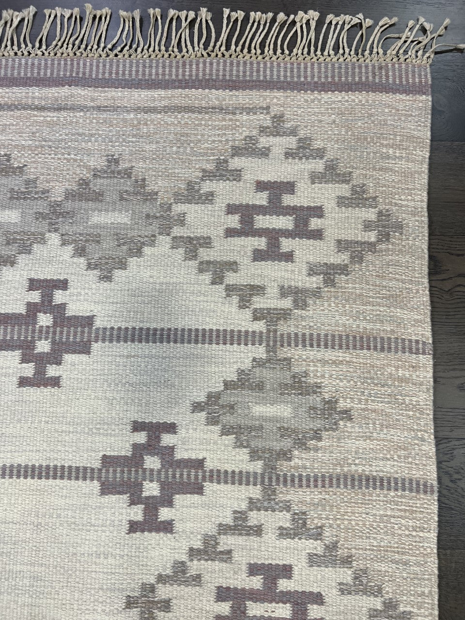 Stunning Swedish Kilim decorative rug - Hakiemie Rug Gallery