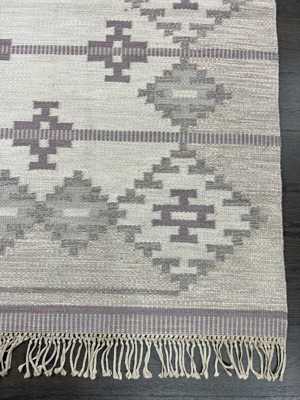 Stunning Swedish Kilim decorative rug - Hakiemie Rug Gallery