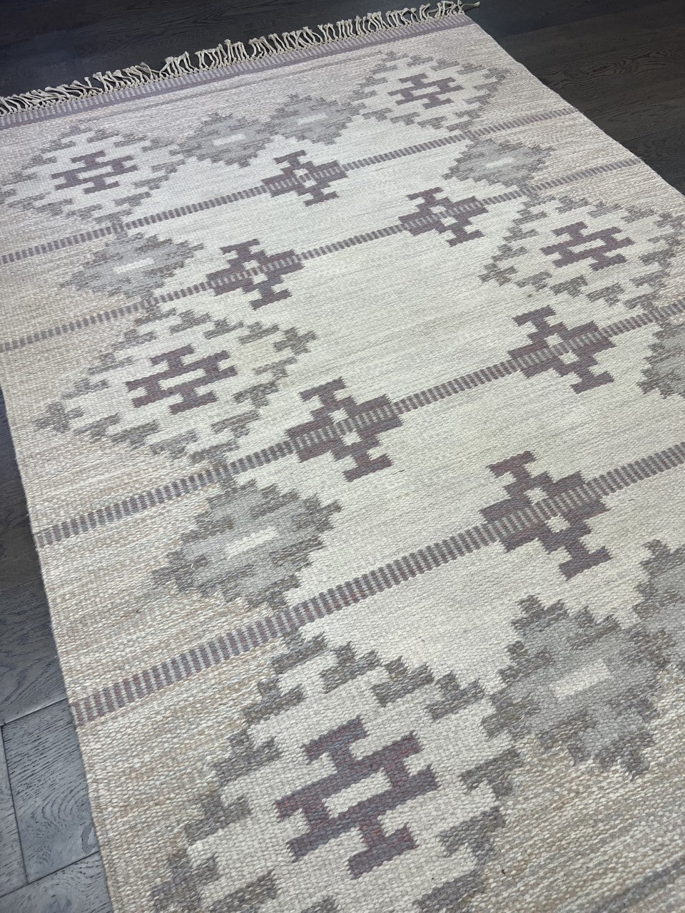 Stunning Swedish Kilim decorative rug - Hakiemie Rug Gallery