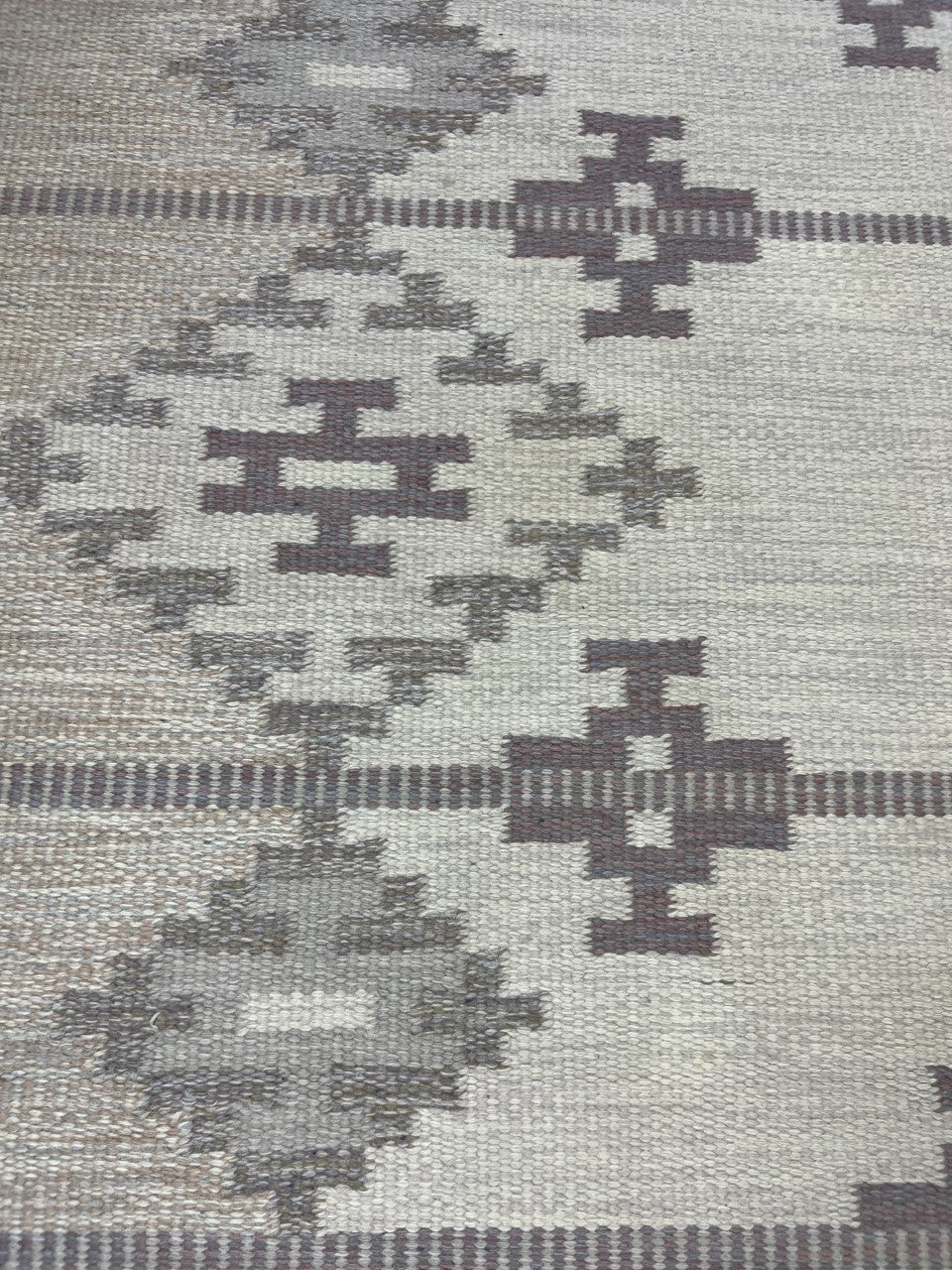 Stunning Swedish Kilim decorative rug - Hakiemie Rug Gallery