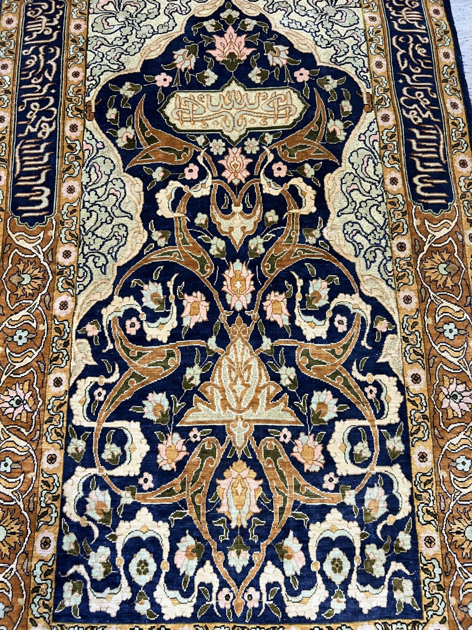Stunning vintage Handmade Turkish Hereke silk rug