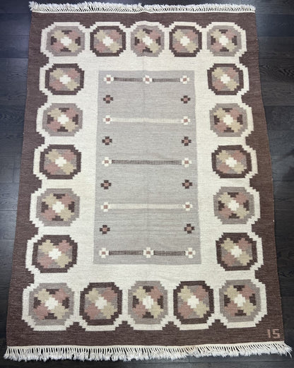 Stunning Swedish Kilim decorative rug - Hakiemie Rug Gallery