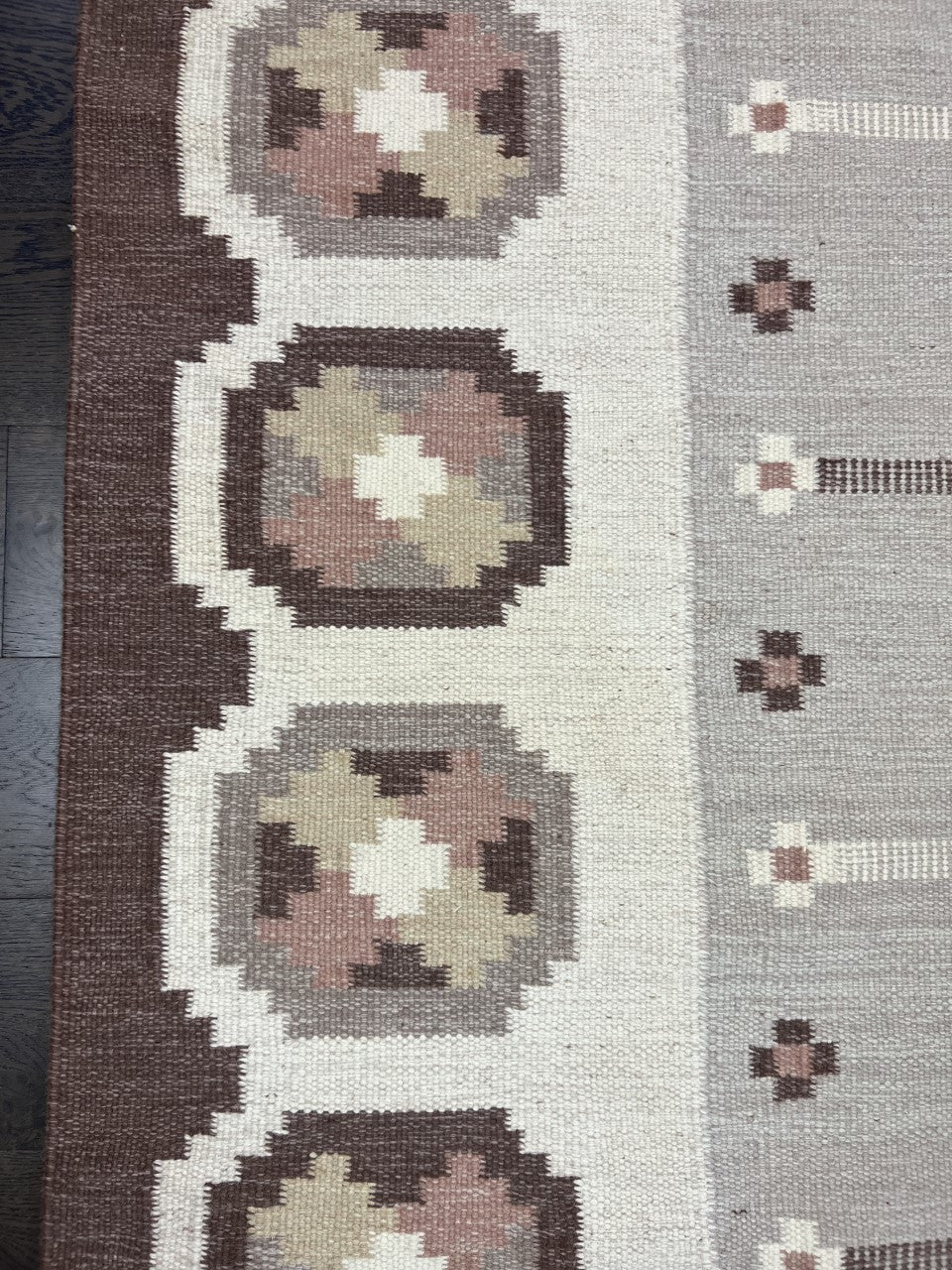 Stunning Swedish Kilim decorative rug - Hakiemie Rug Gallery