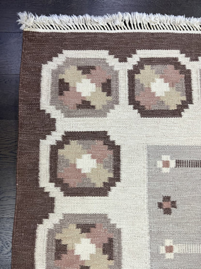 Stunning Swedish Kilim decorative rug - Hakiemie Rug Gallery